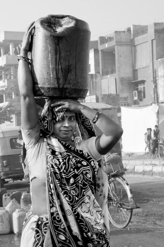 Human Right to Water in Delhi - Hauling water collected from a tanker in an unauthorized colony in Delhi